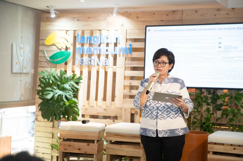 Vinda Damayanti, M.Sc, Direktur Pengurangan Sampah KLHK, mengapresiasi Langkah Membumi Festival yang menghubungkan pemerintah dengan sektor swasta dan ecopreneur di dalam upaya bersama mewujudkan ekonomi hijau di Indonesia.