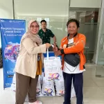 PT Jasaraharja Putera Meriahkan Ulang Tahun ke-30 dengan Berikan Santunan Sosial kepada Pengemudi Ojek Online WhatsApp Image 2023-12-07 at 15.08.35 (2)