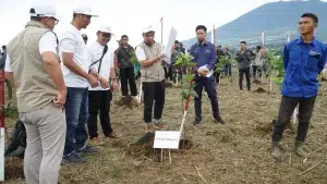 Bangun Jiwa Sosial, Pegawai PLN UIP JBT Terjun Jadi Volunteer Tanam Pohon