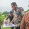 Pj Gubernur Jateng Nana Sudjana Sambangi Daerah Terdampak Banjir di Desa Kedung Tukang Brebes