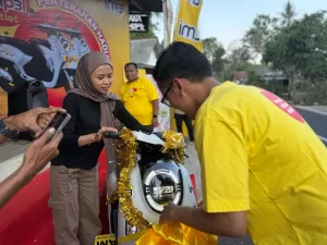 Dua Outlet di Jawa Tengah Raih Sepeda Motor Program Kejuatan Simpel IM3 dari Indosat