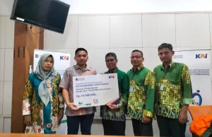 Peduli terhadap Masyarakat Sekitar, KAI Daop 4 Salurkan Bantuan Program TJSL Senilai Rp94,8 Juta