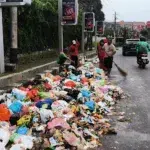 DLH Kota Semarang Sigap Tangani Tumpahan Sampah Usai Laporan Masyarakat InShot_20260325_232130308-1536×802