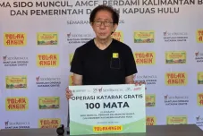 Tolak Angin Bedah Katarak Gratis untuk Warga Pedalaman Kalimantan Barat