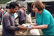 35 Tahun Mengabdi, Sinta Hidayat Cari “Yesus yang Tersamar” di Tengah Pemulung dan Tunawisma Jakarta