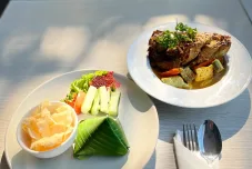 Mangut Kepala Manyung Jadi Bintang Baru Menu Kuliner di Up^Peak Hotel Semarang