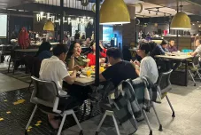 Meet n’ Eat Resto & Space Bar Jadi Destinasi Favorit Work From Café dan Makan Siang di Semarang