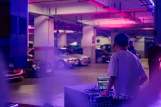 Basement MORAZEN Yogyakarta Disulap Jadi Arena Carmeet Underground, 72 Mobil Tua Unjuk Gaya